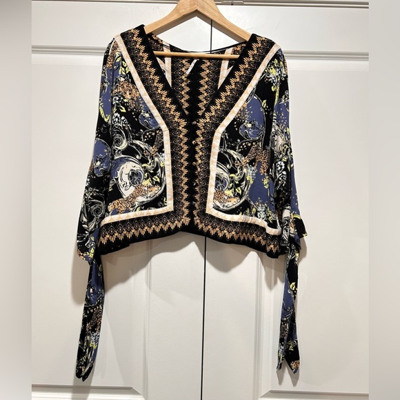 Free People Catch Me If You Can Tie Sleeve Blouse Size Small Flowy
Peasant Boho - Picture 2 of 9